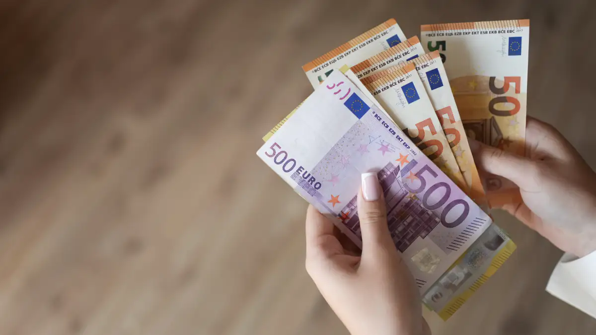 Bei 2.900 Euro brutto: So viel Arbeitslosengeld steht einem zu