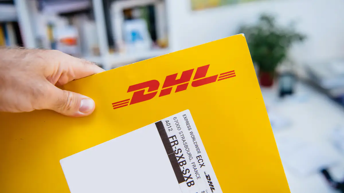 Warnung vor Betrugsmasche zu Weihnachten: Diese „DHL-Zettel“ sollte man sofort wegwerfen