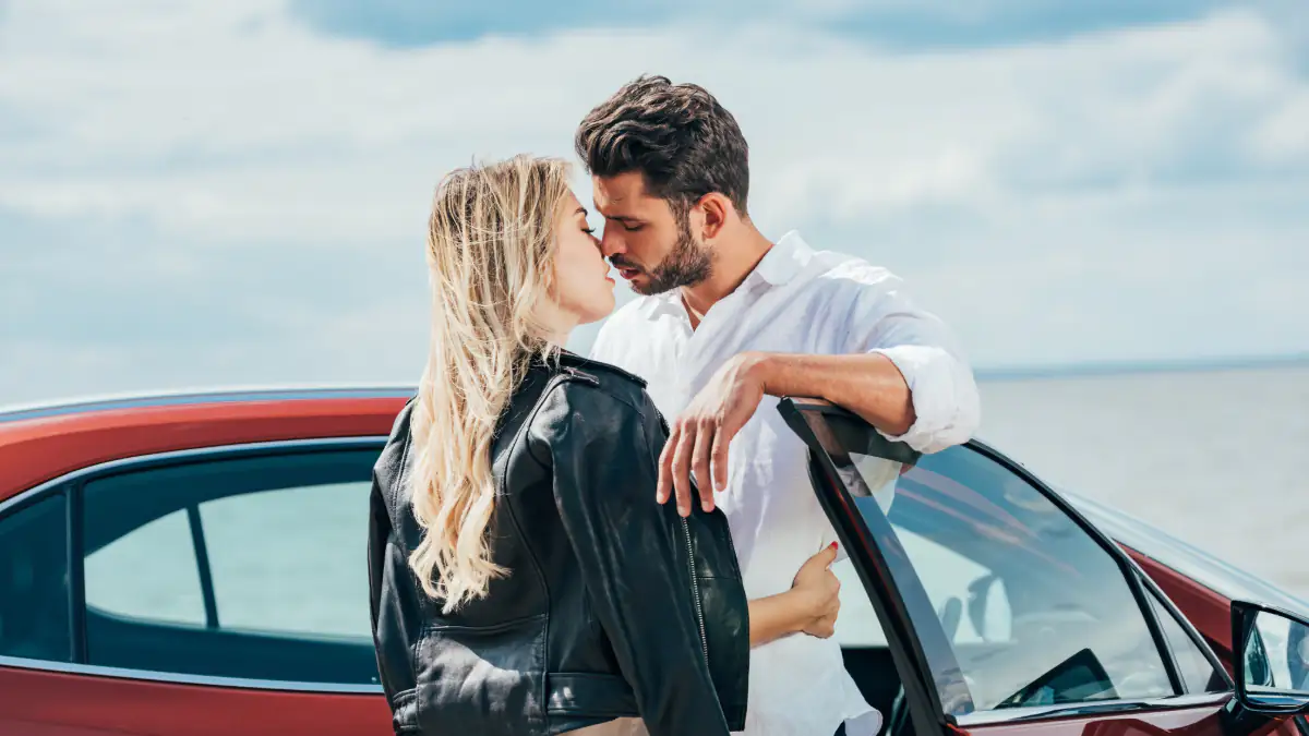 Umfrage verrät, welche Autofahrer die größten Fremdgänger sind