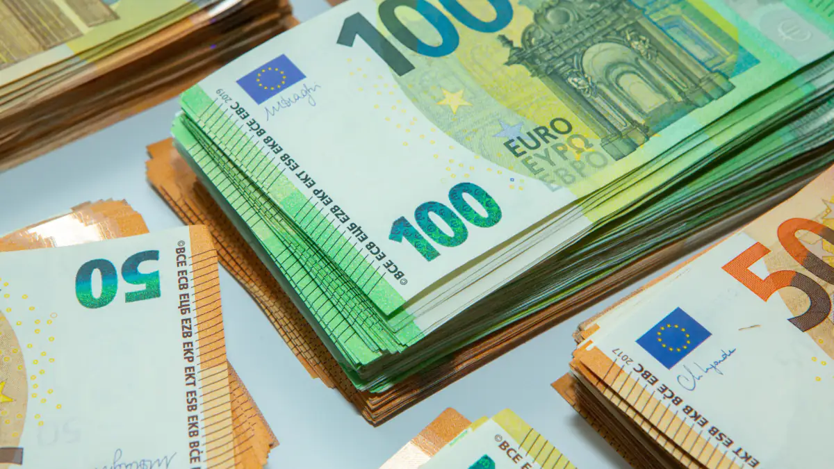 Könnte das Bargeld knapp werden? Verbraucherschützer warnen vor Engpass