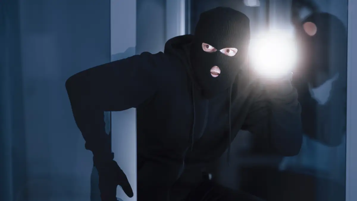 Ehemaliger Einbrecher erklärt: Wo man sein Bargeld niemals verstecken sollte