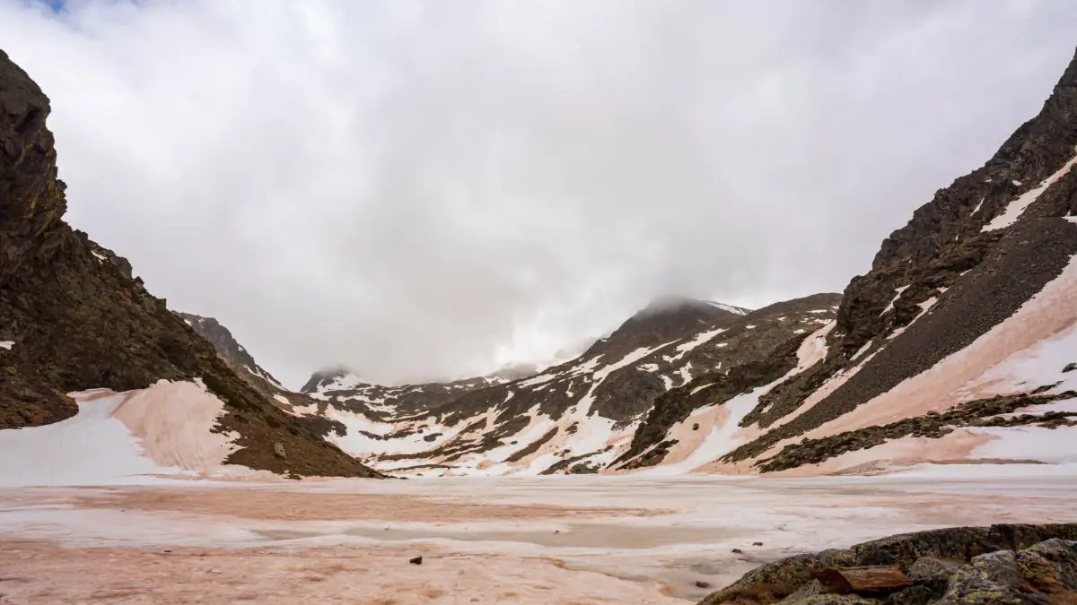 „Blutschnee“: Wetterexperten warnen vor Saharastaub und eisigen Temperaturen