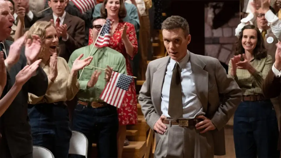 Großer Filmfehler - hier schwenken Anwesende die falsche US-Flagge